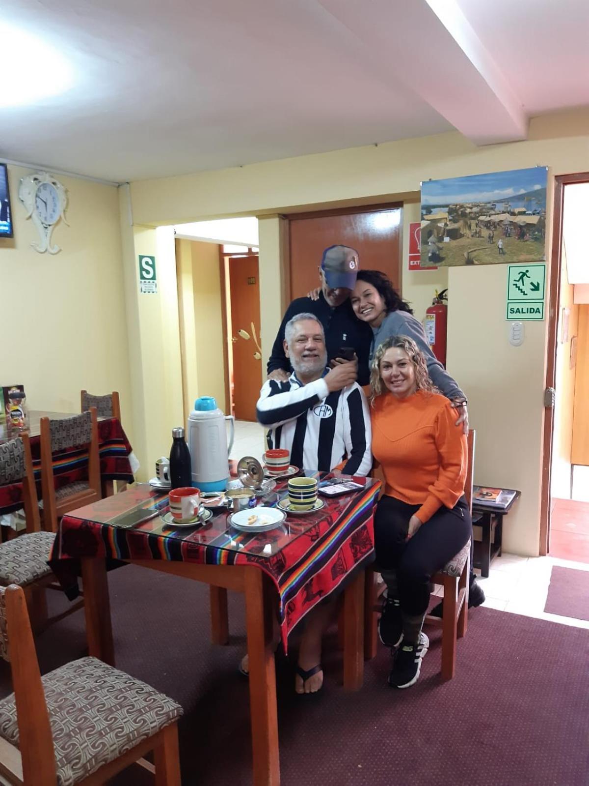 Hostal Vista Al Lago Titicaca ปูโน ภายนอก รูปภาพ