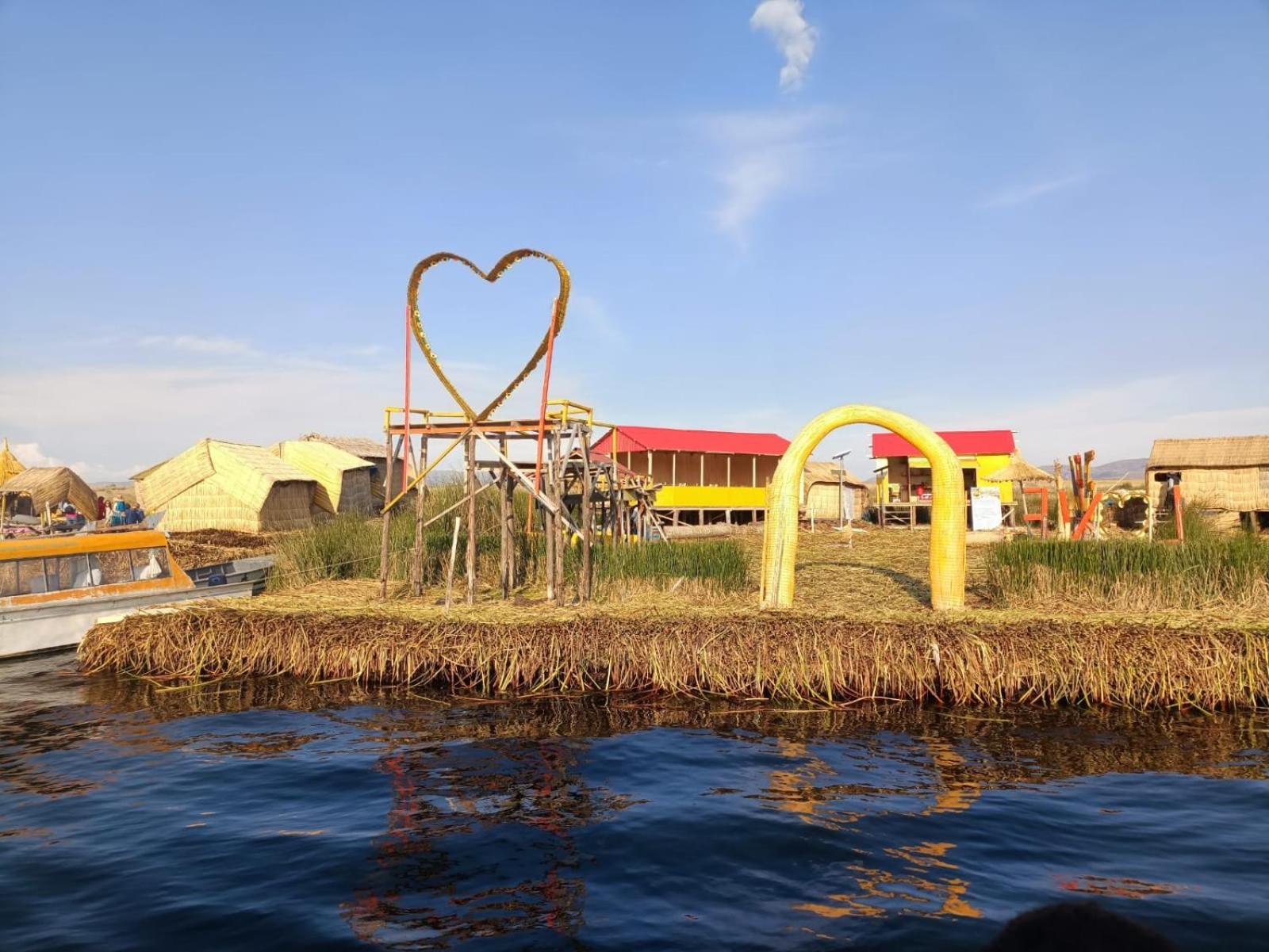 Hostal Vista Al Lago Titicaca ปูโน ภายนอก รูปภาพ