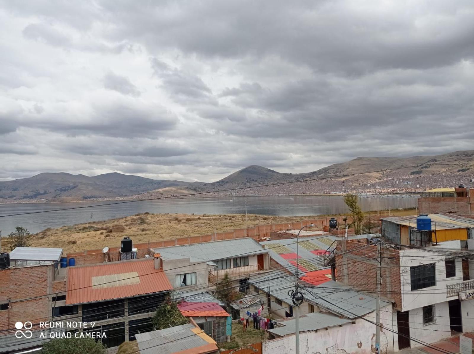 Hostal Vista Al Lago Titicaca ปูโน ภายนอก รูปภาพ